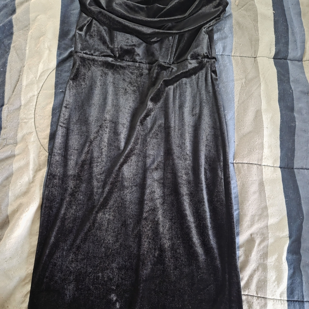Forever 21 Black Velvet Dress